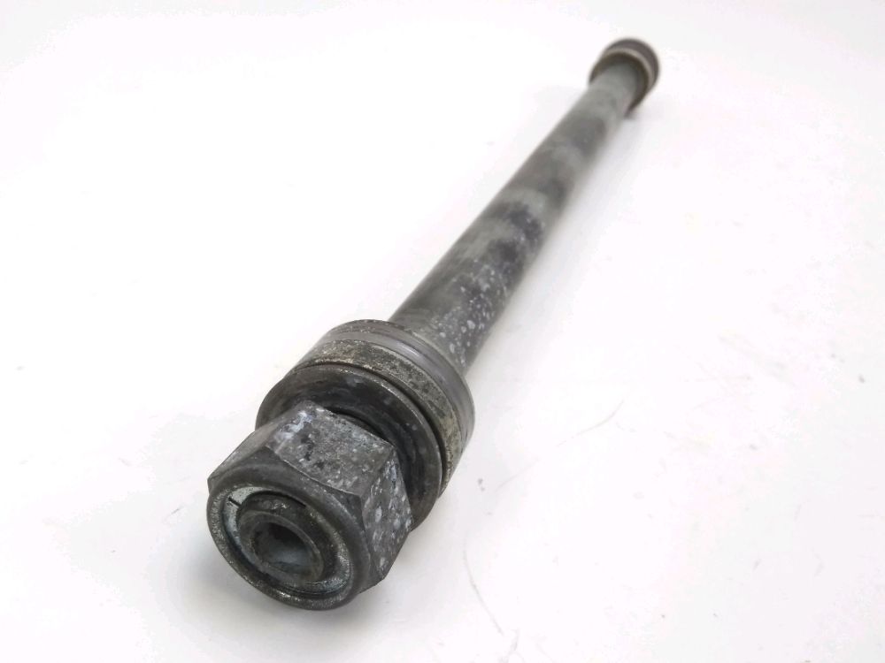 Axe de roue arriere