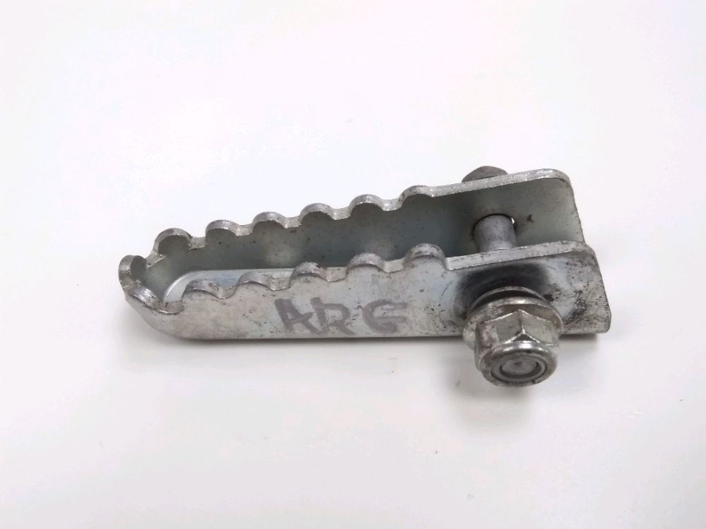 Repose pieds arriere gauche