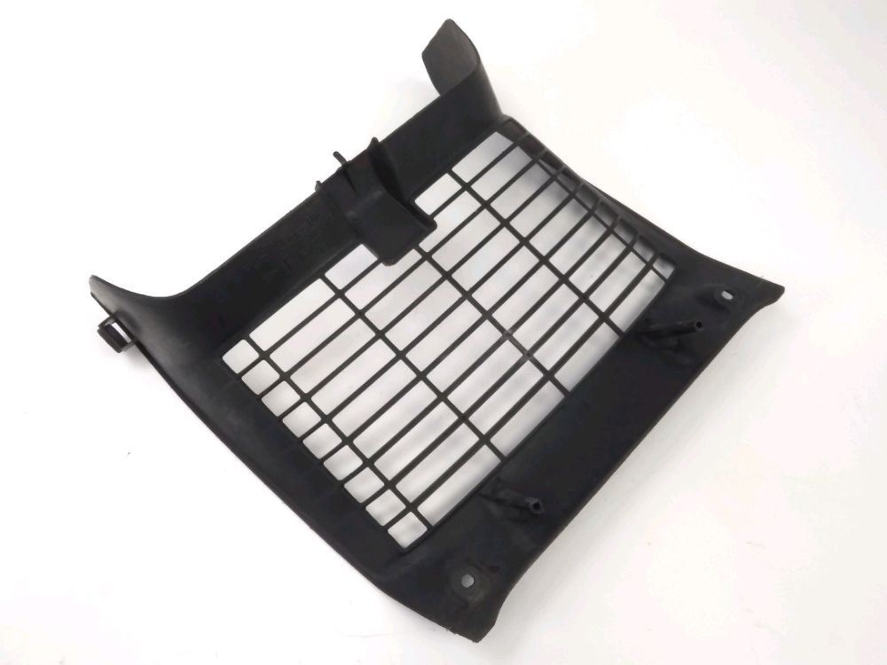 GRILLE DE RADIATEUR