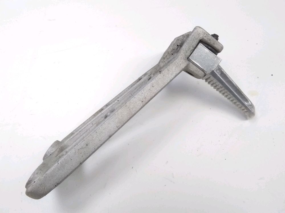 PLATINE ET REPOSE PIEDS ARRIERE DROIT