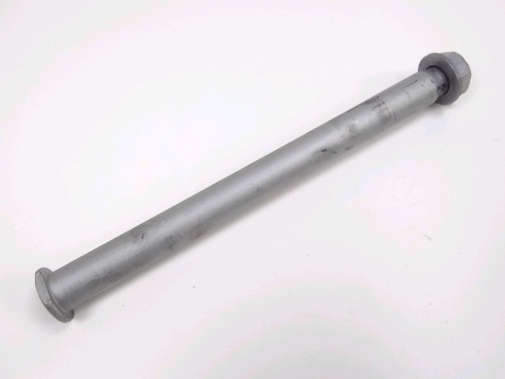 Axe de roue arriere
