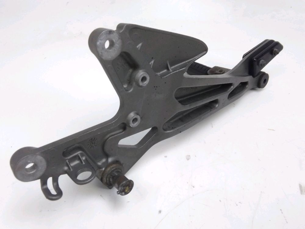 PLATINE AVANT DROITE