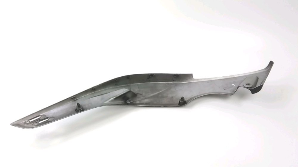 CACHE LATERAL DROIT