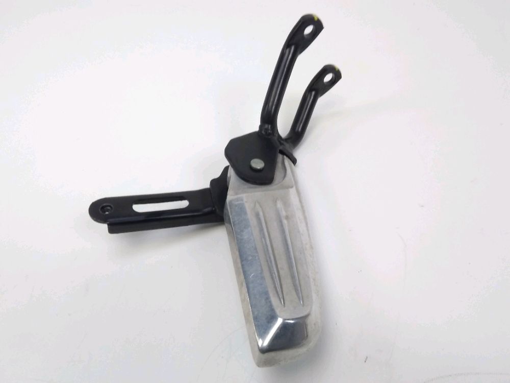 Repose pieds arriere droit