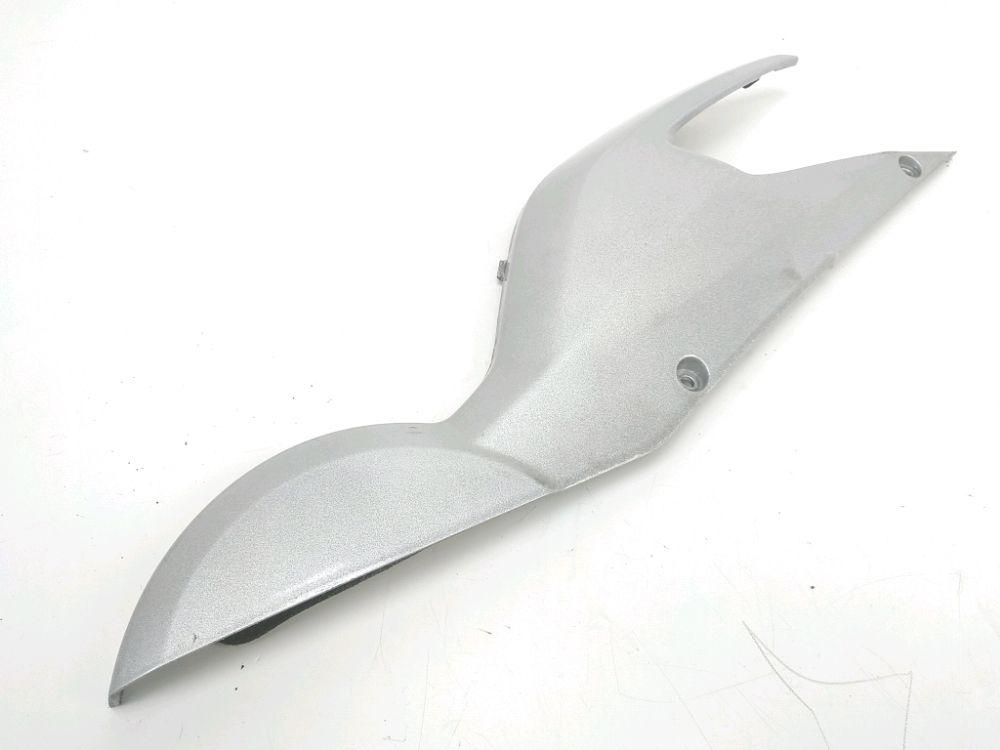 Cache lateral gauche