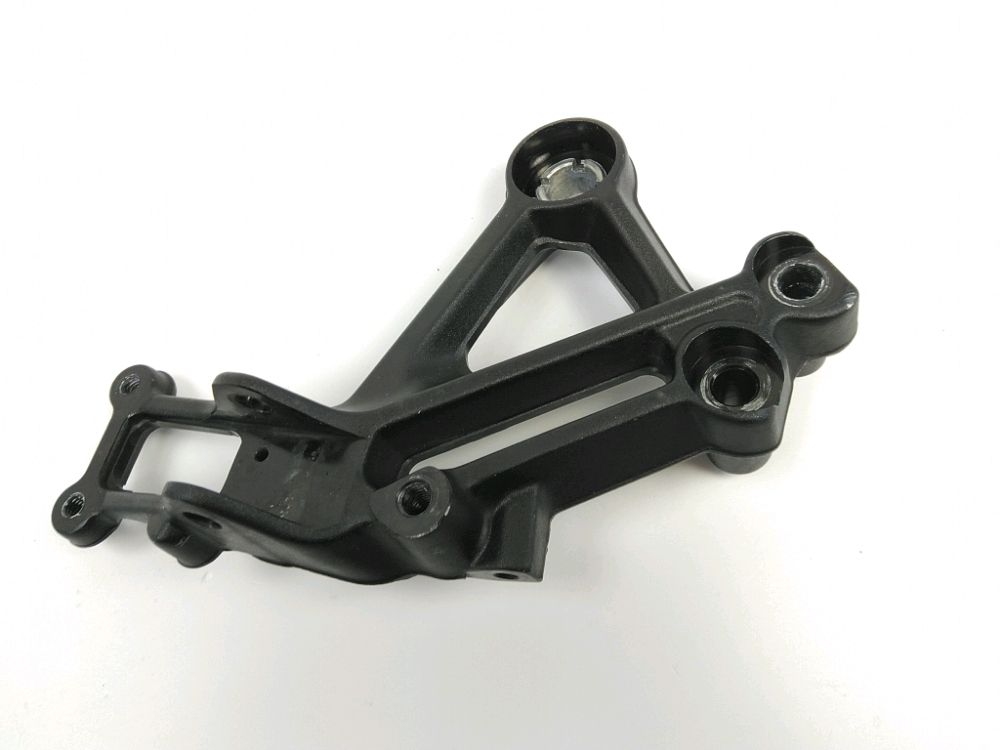 PLATINE AVANT DROITE