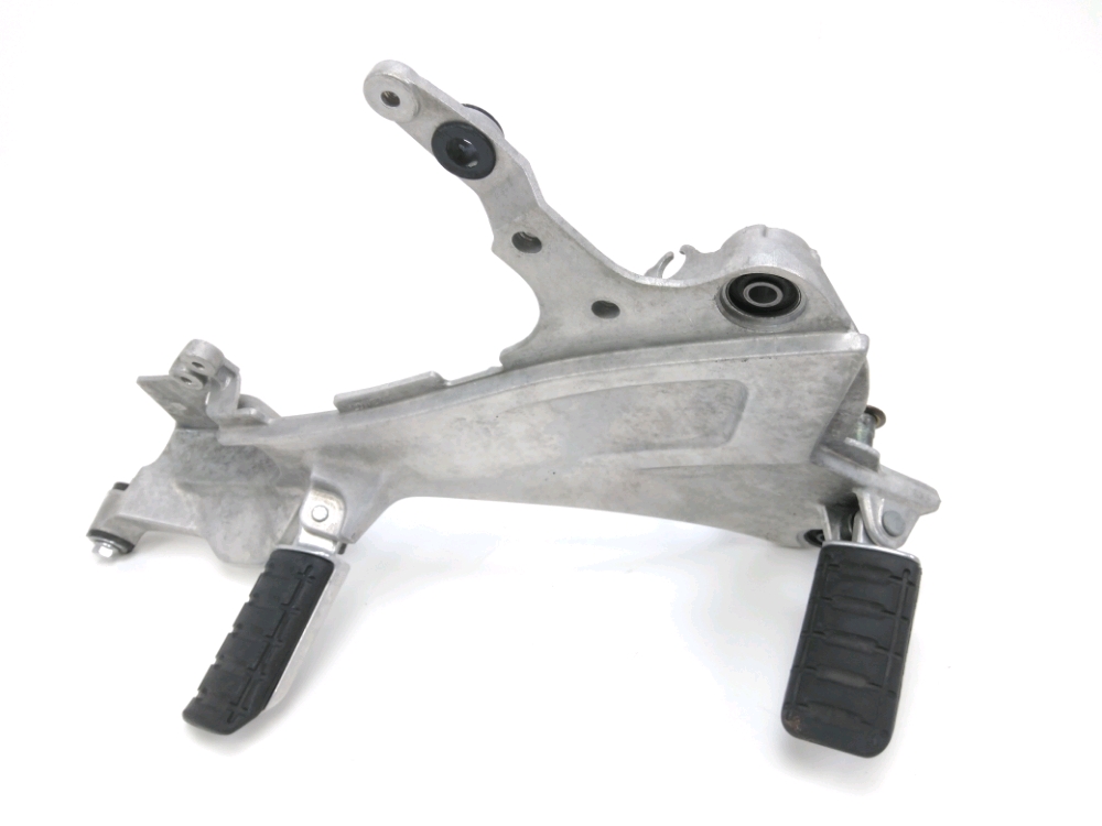 Platine et repose pieds arriere droit