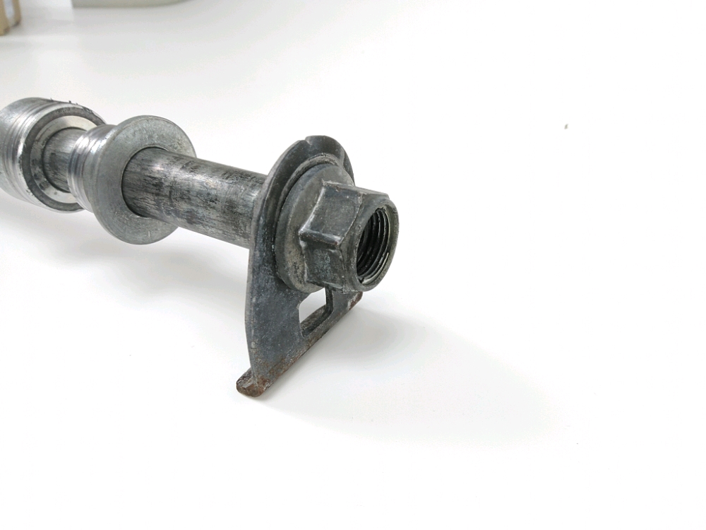 AXE DE ROUE ARRIERE