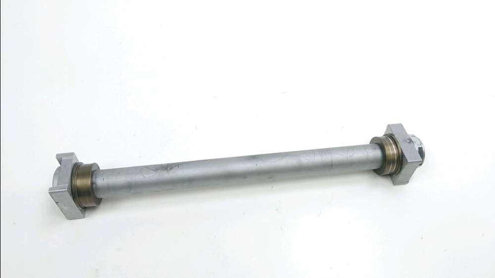Axe de roue arriere