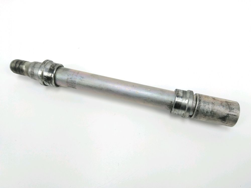 AXE DE ROUE AVANT