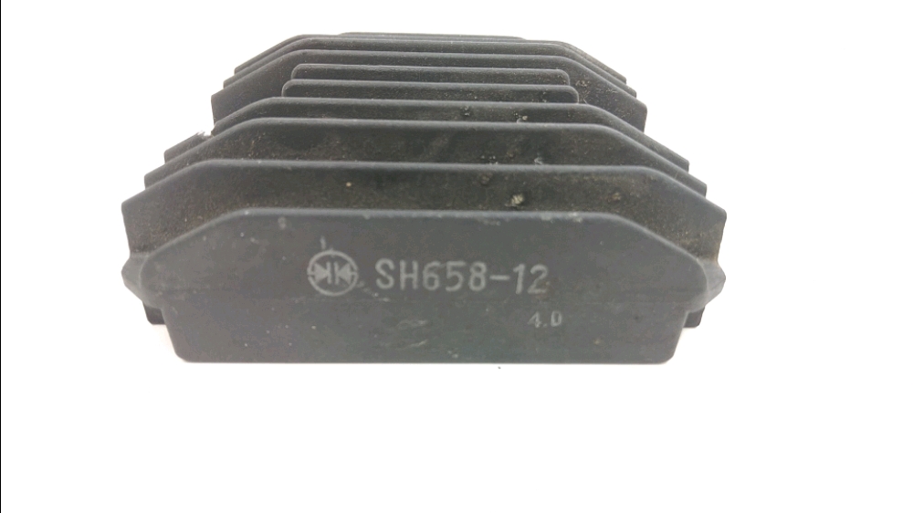 REGULATEUR DE TENSION