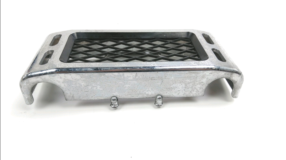 GRILLE DE RADIATEUR
