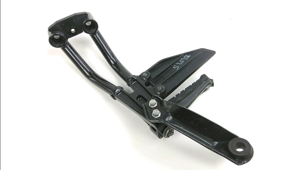 PLATINE ET REPOSE PIEDS ARRIERE DROIT