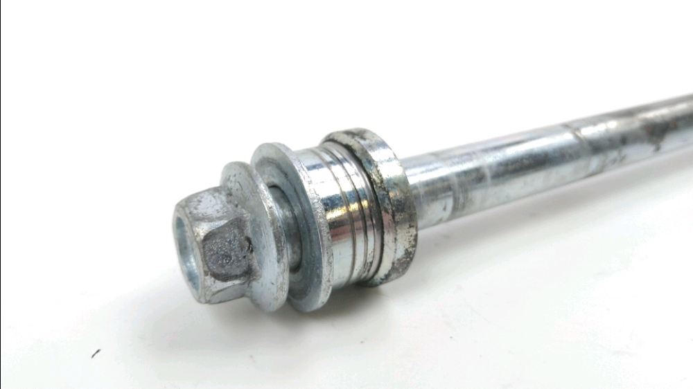 AXE DE ROUE ARRIERE