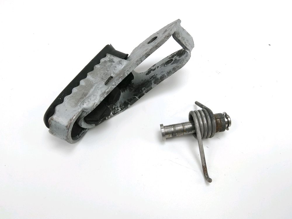 Repose pieds avant droit