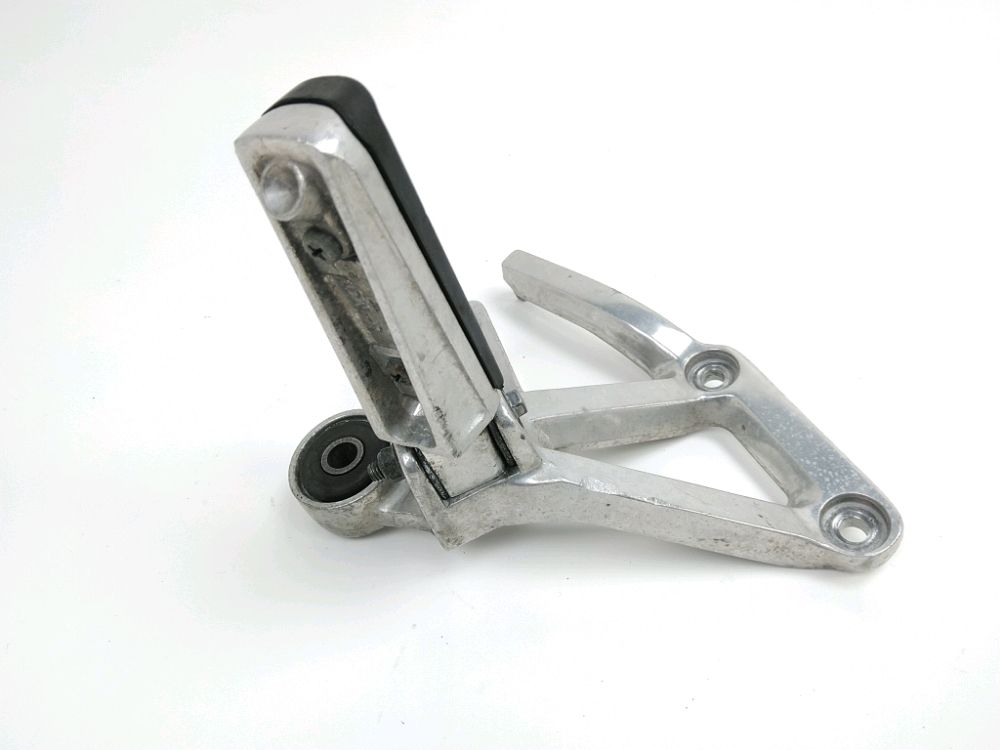 PLATINE ET REPOSE PIEDS ARRIERE DROIT