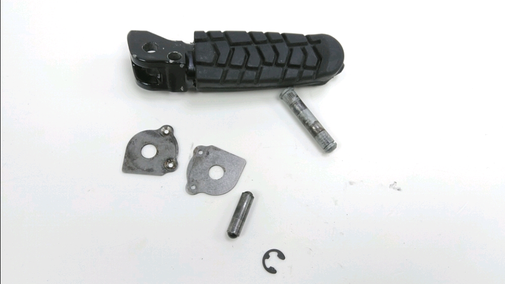 Repose pieds arriere droit