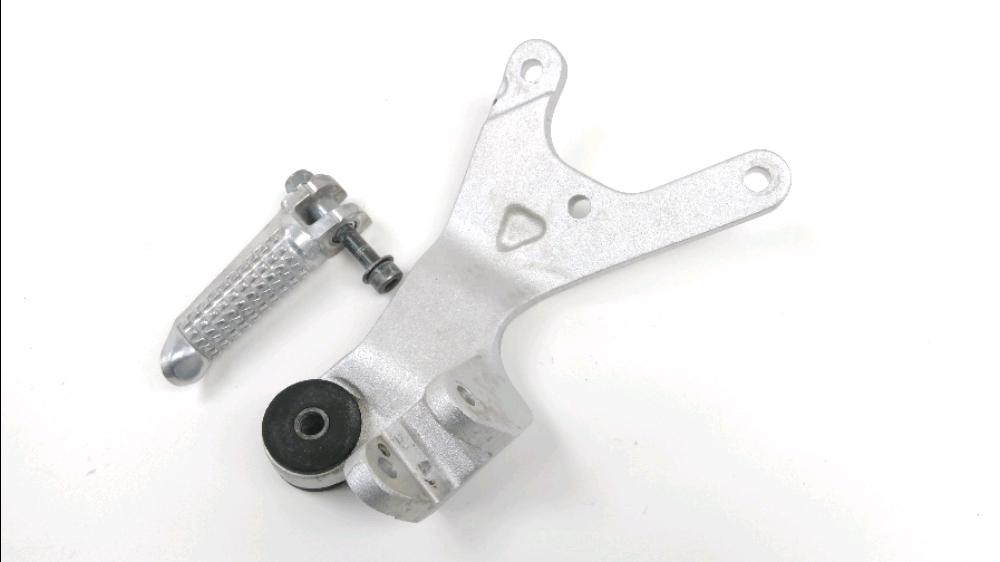 Platine et repose pieds arriere droit