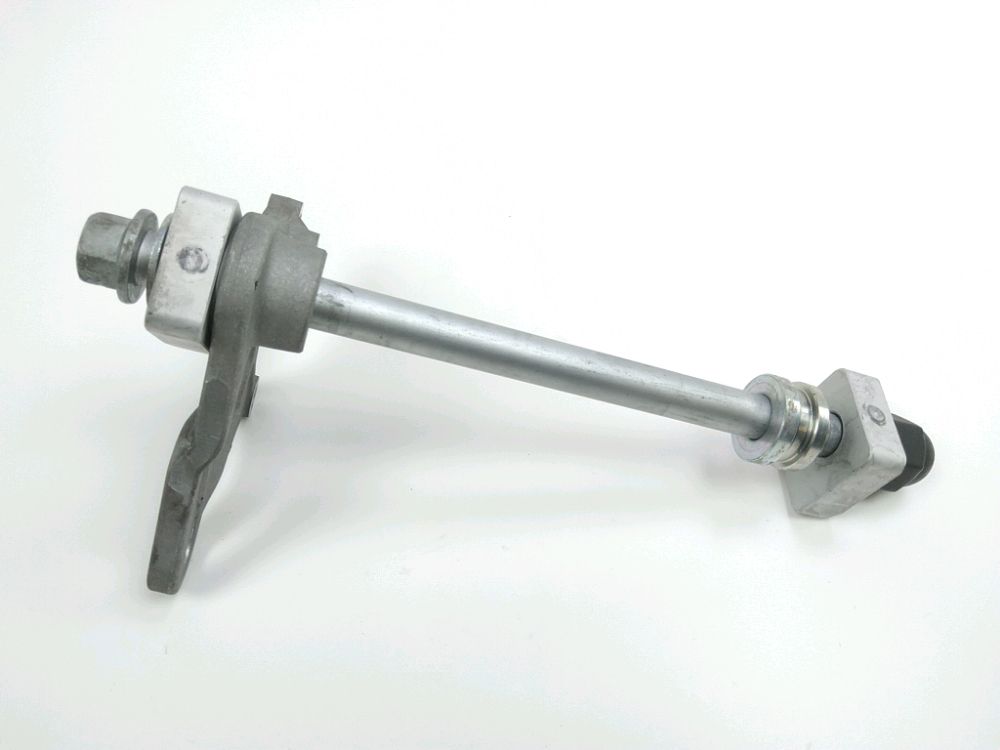 Axe de roue arriere