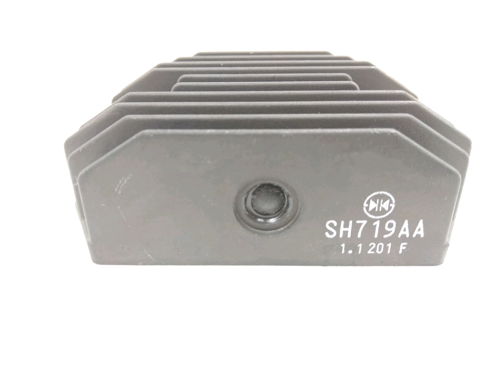 REGULATEUR DE TENSION