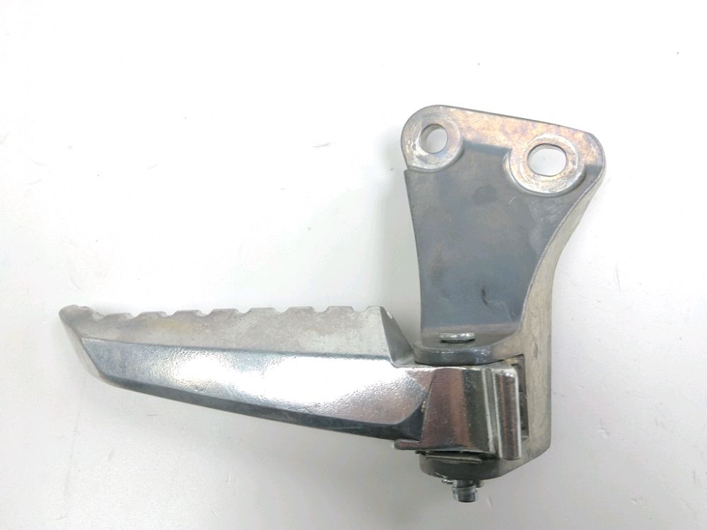 PLATINE ET REPOSE PIEDS ARRIERE DROIT