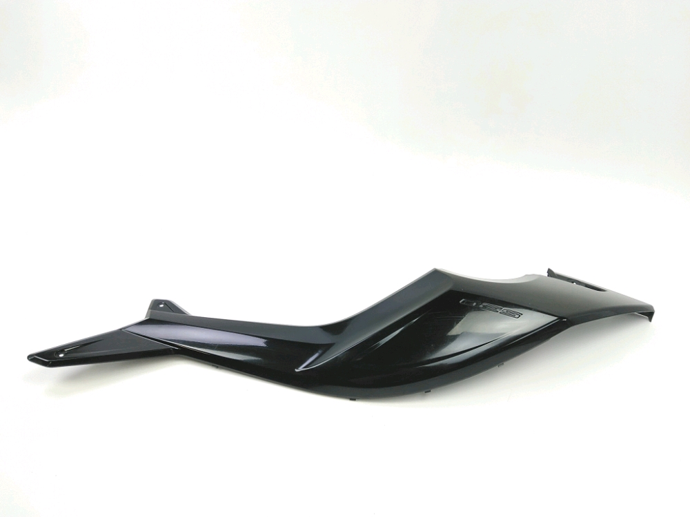 CACHE LATERAL DROIT