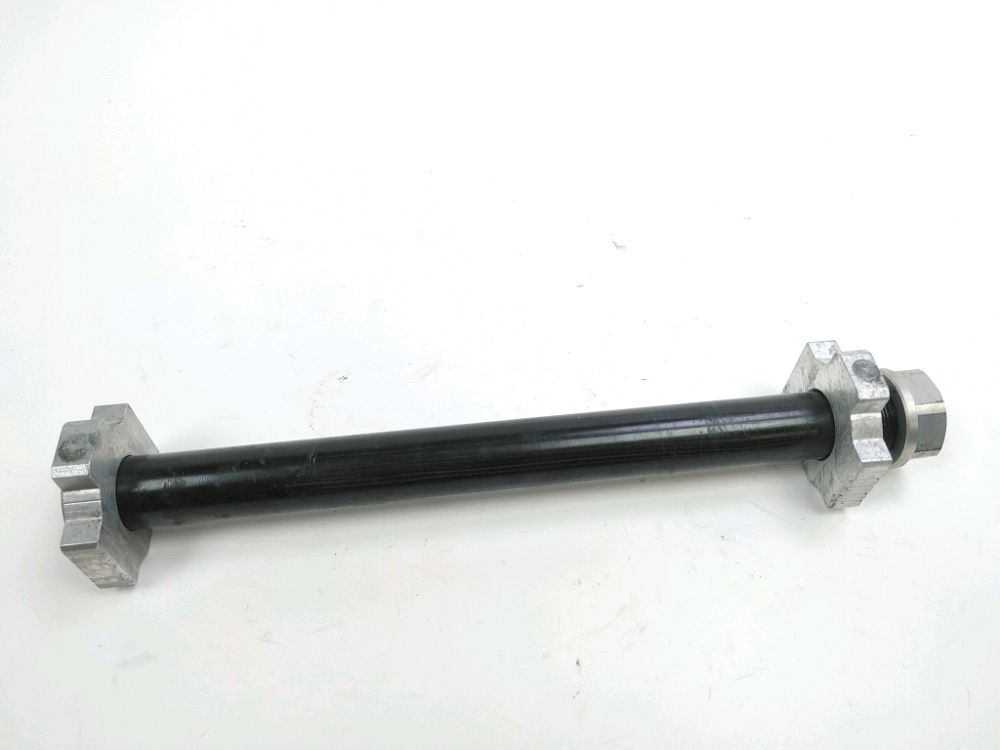 AXE DE ROUE ARRIERE