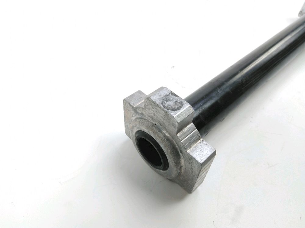 AXE DE ROUE ARRIERE