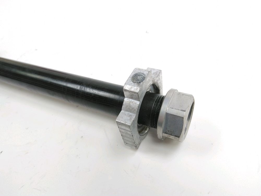 AXE DE ROUE ARRIERE
