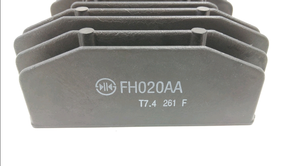 REGULATEUR DE TENSION