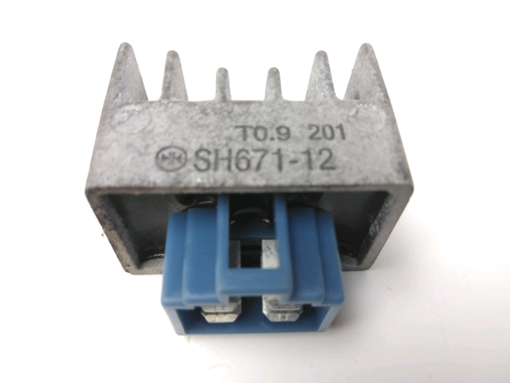 REGULATEUR DE TENSION