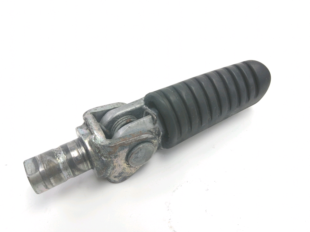 Repose pieds avant droit