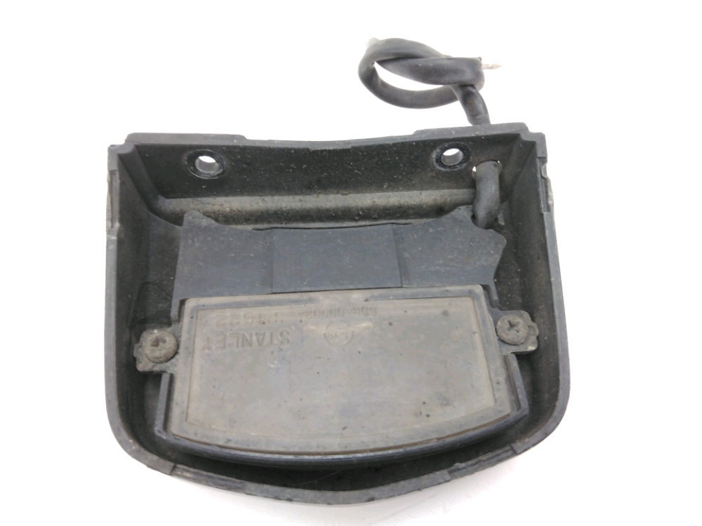 SUPPORT DE PLAQUE ET ECLAIRAGE