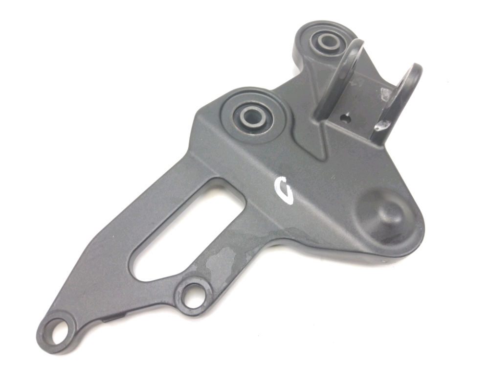 PLATINE AVANT DROITE