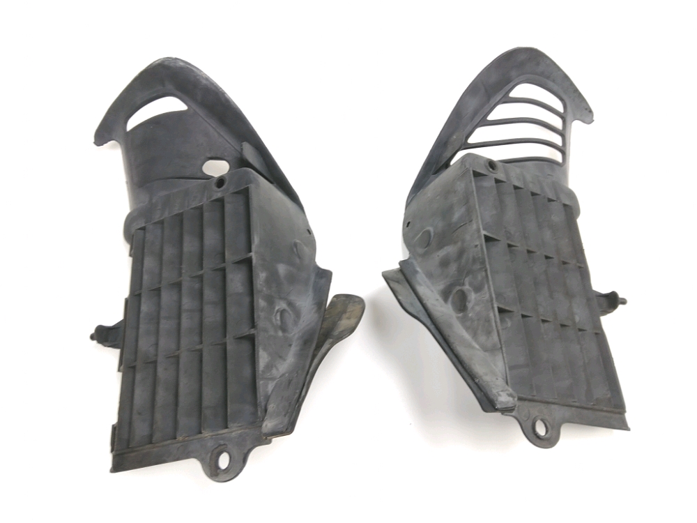 GRILLE DE RADIATEUR
