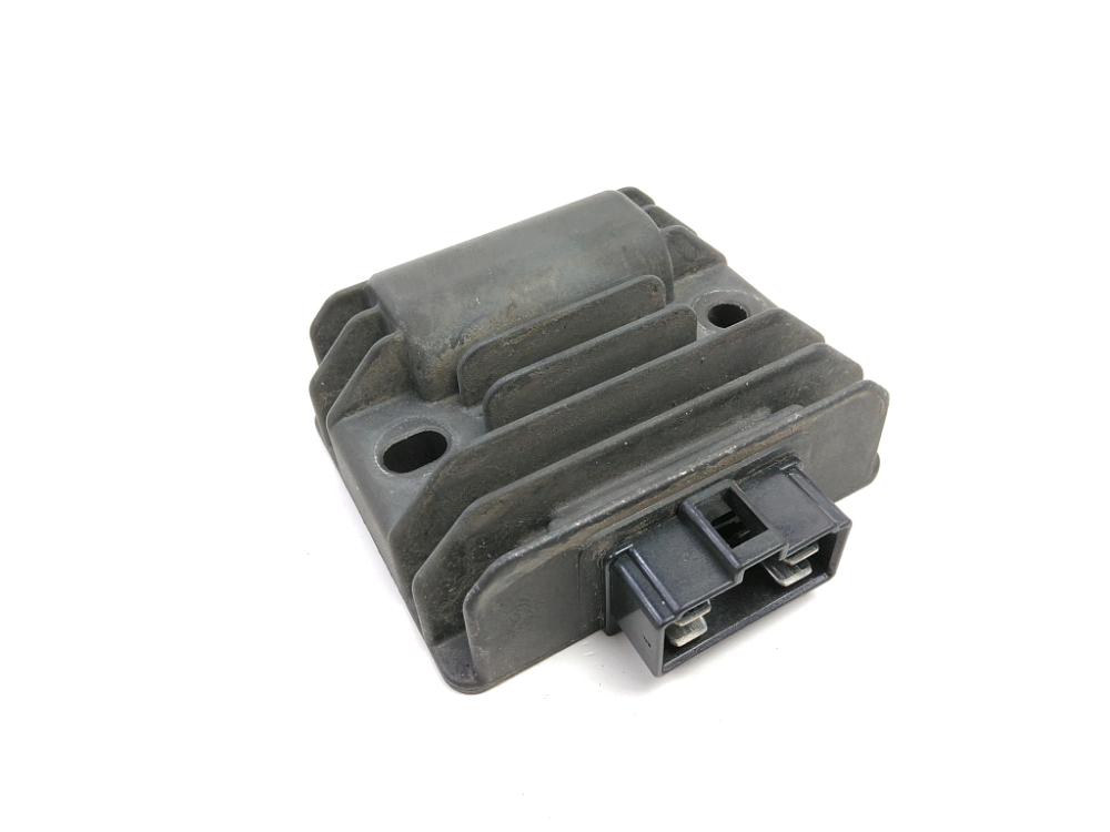 REGULATEUR DE TENSION