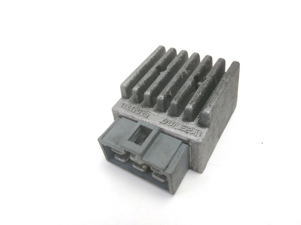 REGULATEUR DE TENSION