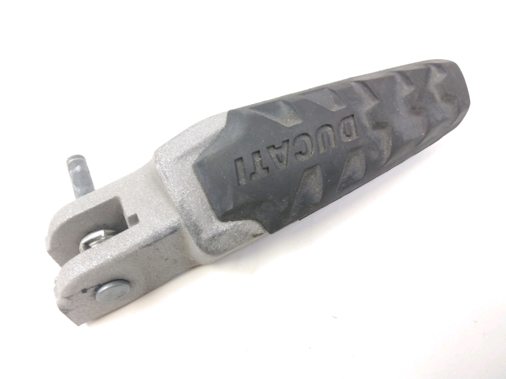 Repose pieds arriere gauche