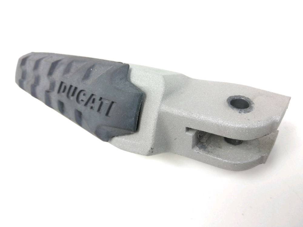 Repose pieds avant gauche