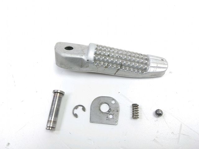 Repose pieds arriere droit