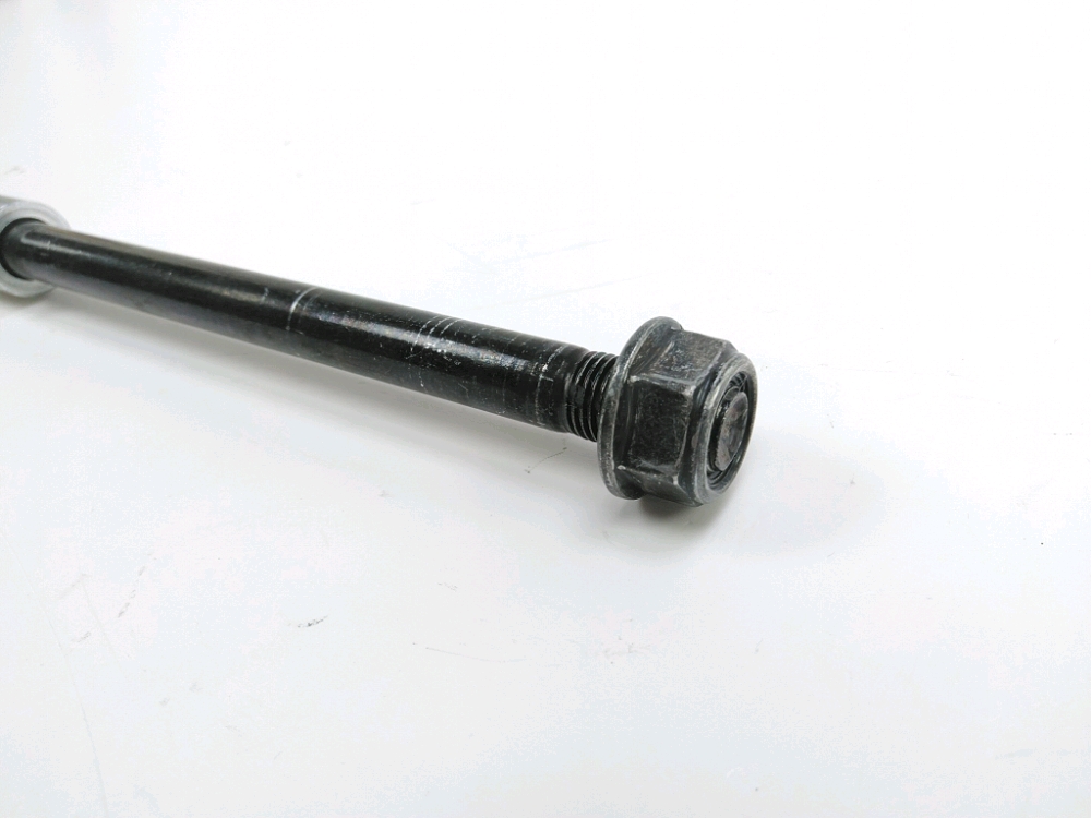 AXE DE ROUE AVANT