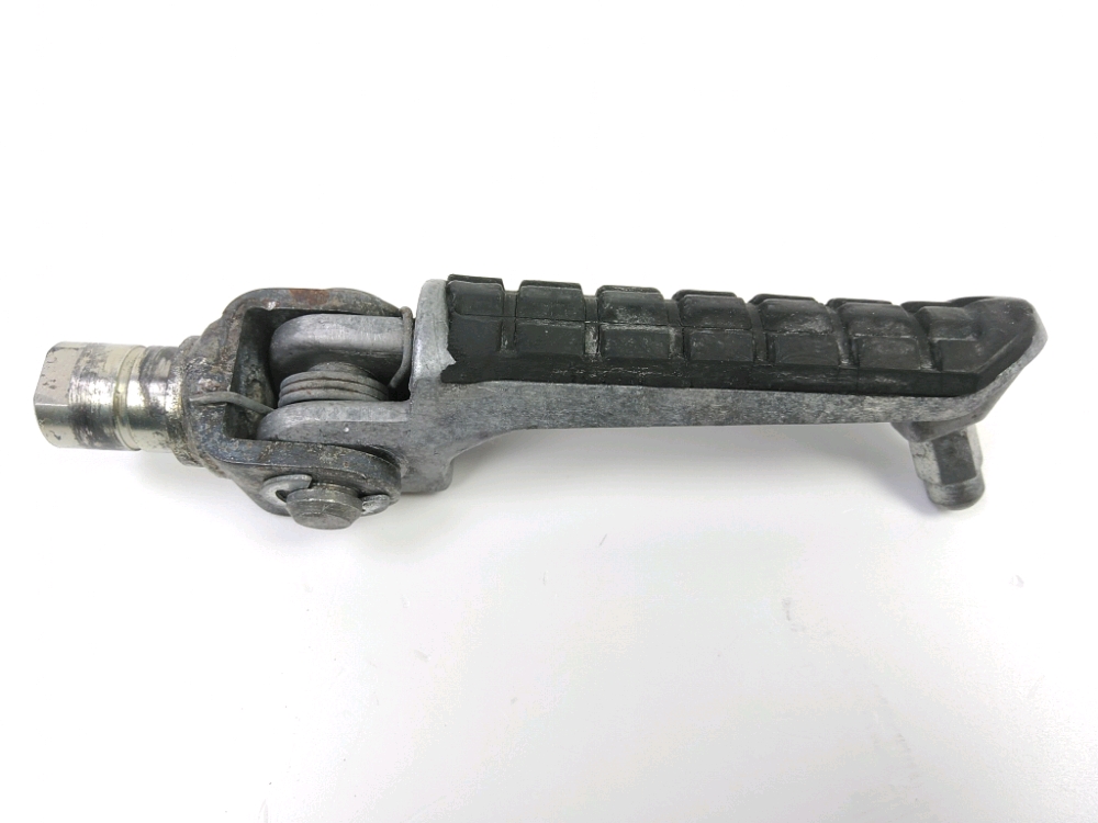 Repose pieds avant droit