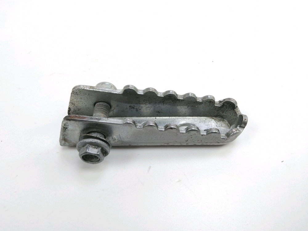 Repose pieds arriere droit