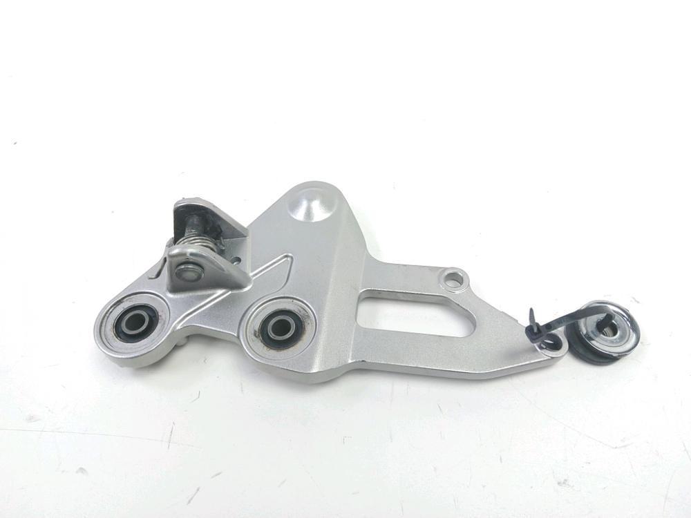 PLATINE AVANT DROITE