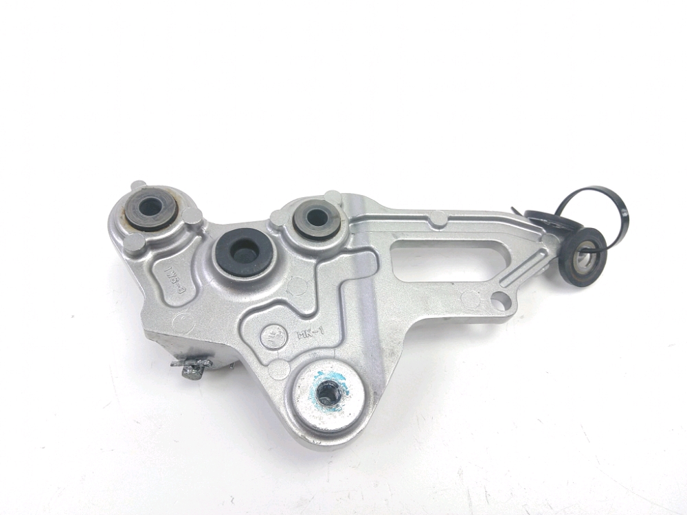 PLATINE AVANT DROITE