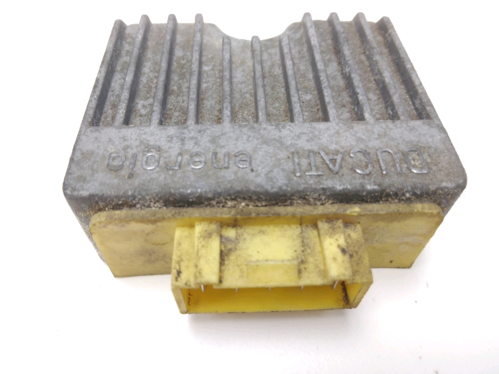Regulateur de tension