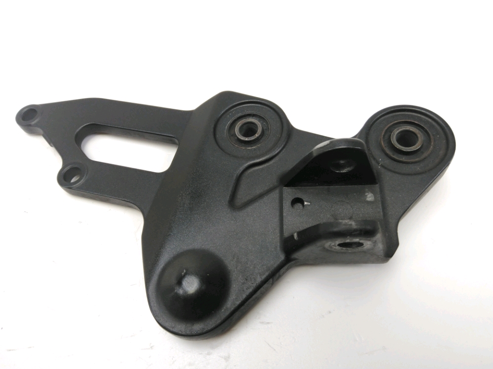 PLATINE AVANT DROITE