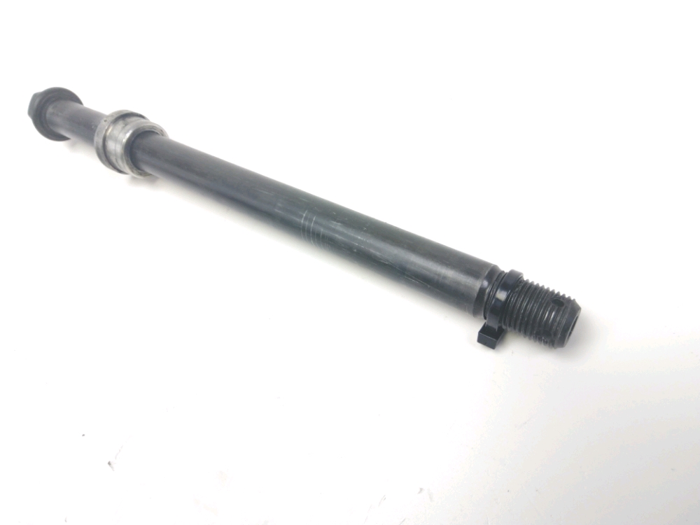AXE DE ROUE AVANT