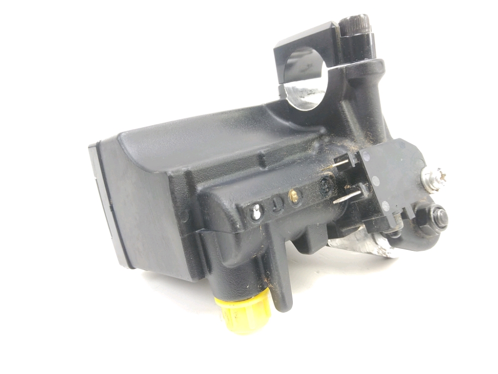 MAITRE CYLINDRE FREIN AV COMPLET