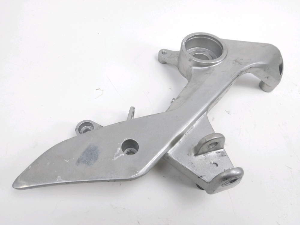 Platine avant droite